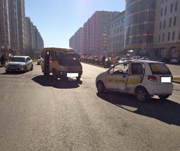 В Ставрополе произошла авария с участием такси и микроавтобуса